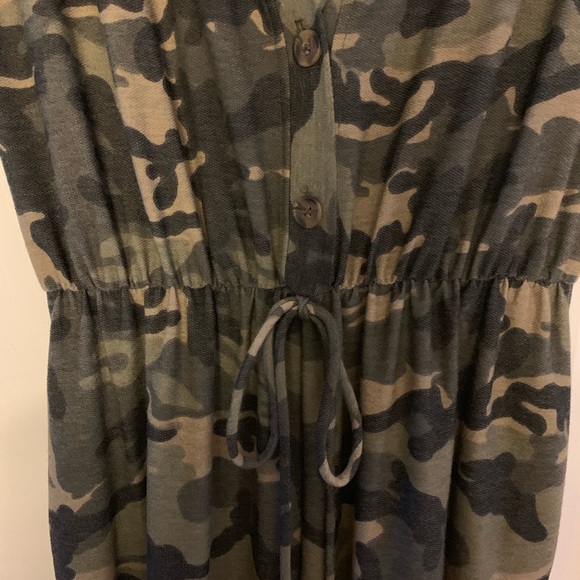 NEVER WORN - small camo jumpsuit - Picture 4 of 5
